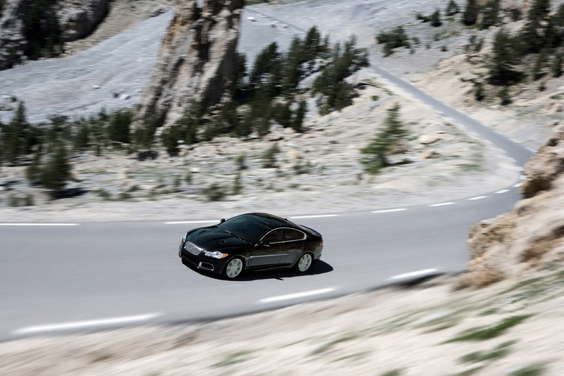 Illustration for article titled 2010 Jaguar XFR: A Powerful Pussycat